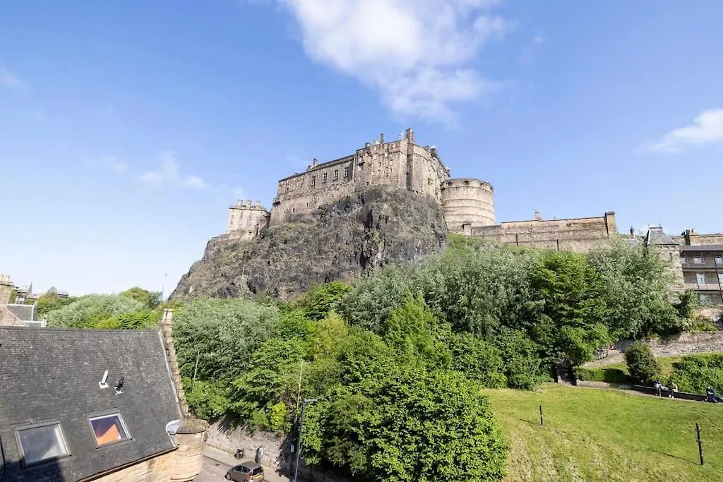 Apartment The Heart Of Central Old Town With Castle Views Edinburgh