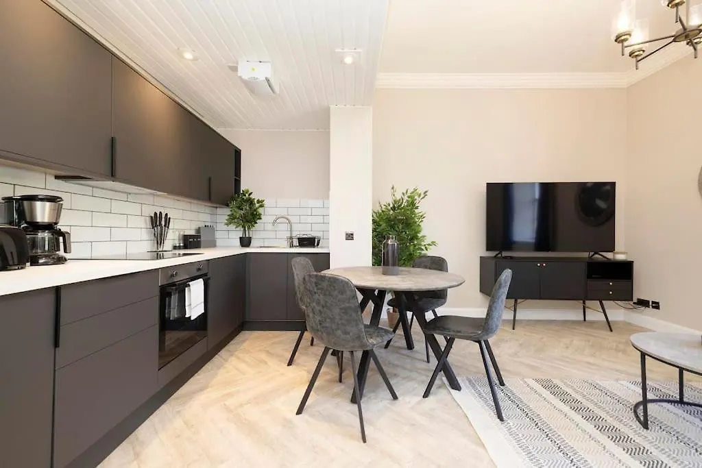 The Heart Of Central Old Town With Castle Views Edinburgh Apartment