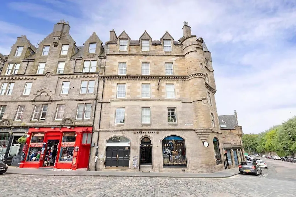Apartment The Heart Of Central Old Town With Castle Views Edinburgh